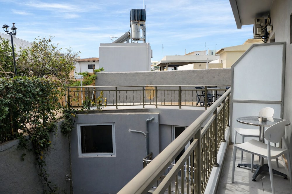 Life Hotel 5/61