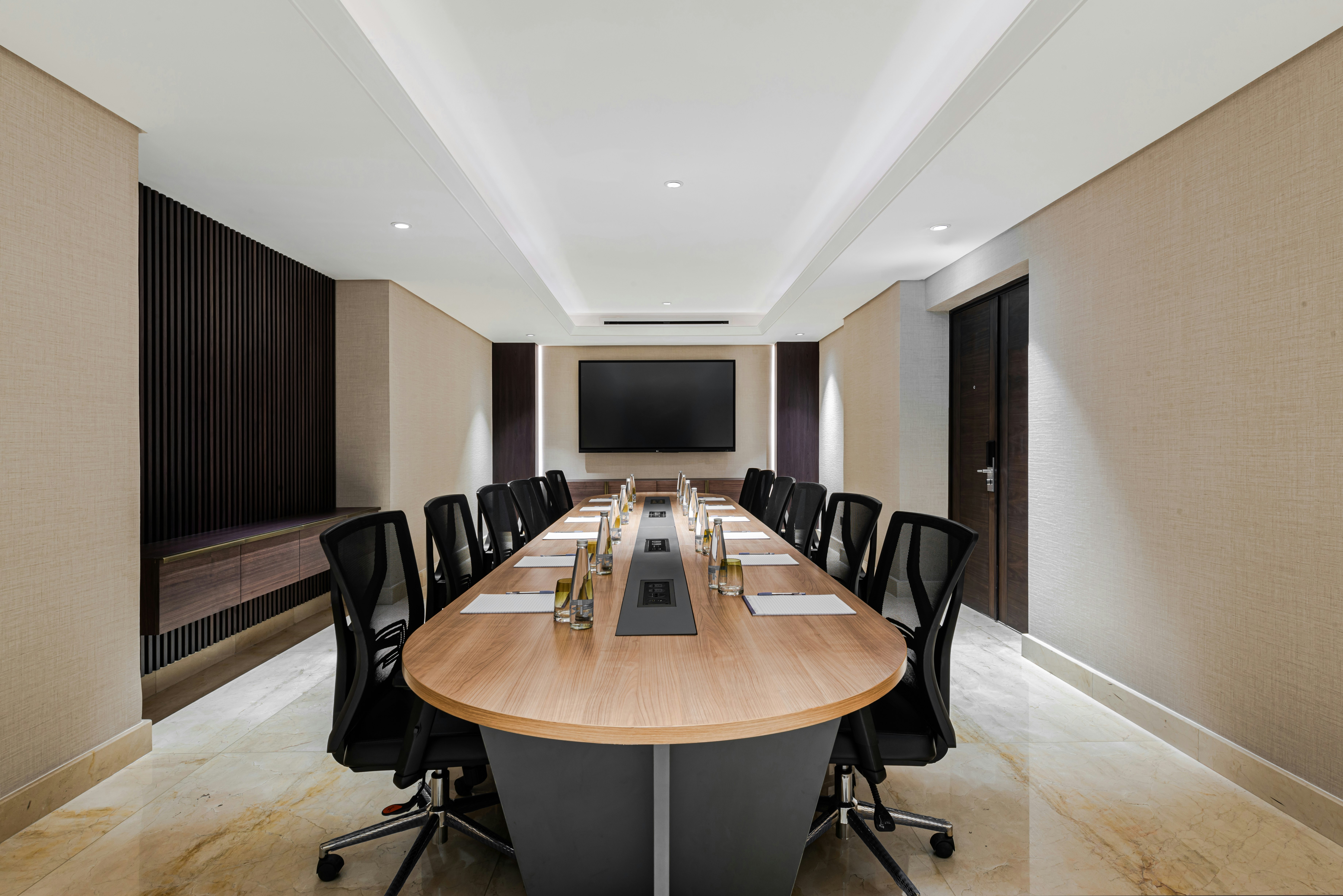 Doubletree by Hilton Amman Hotel & Residences 38/40