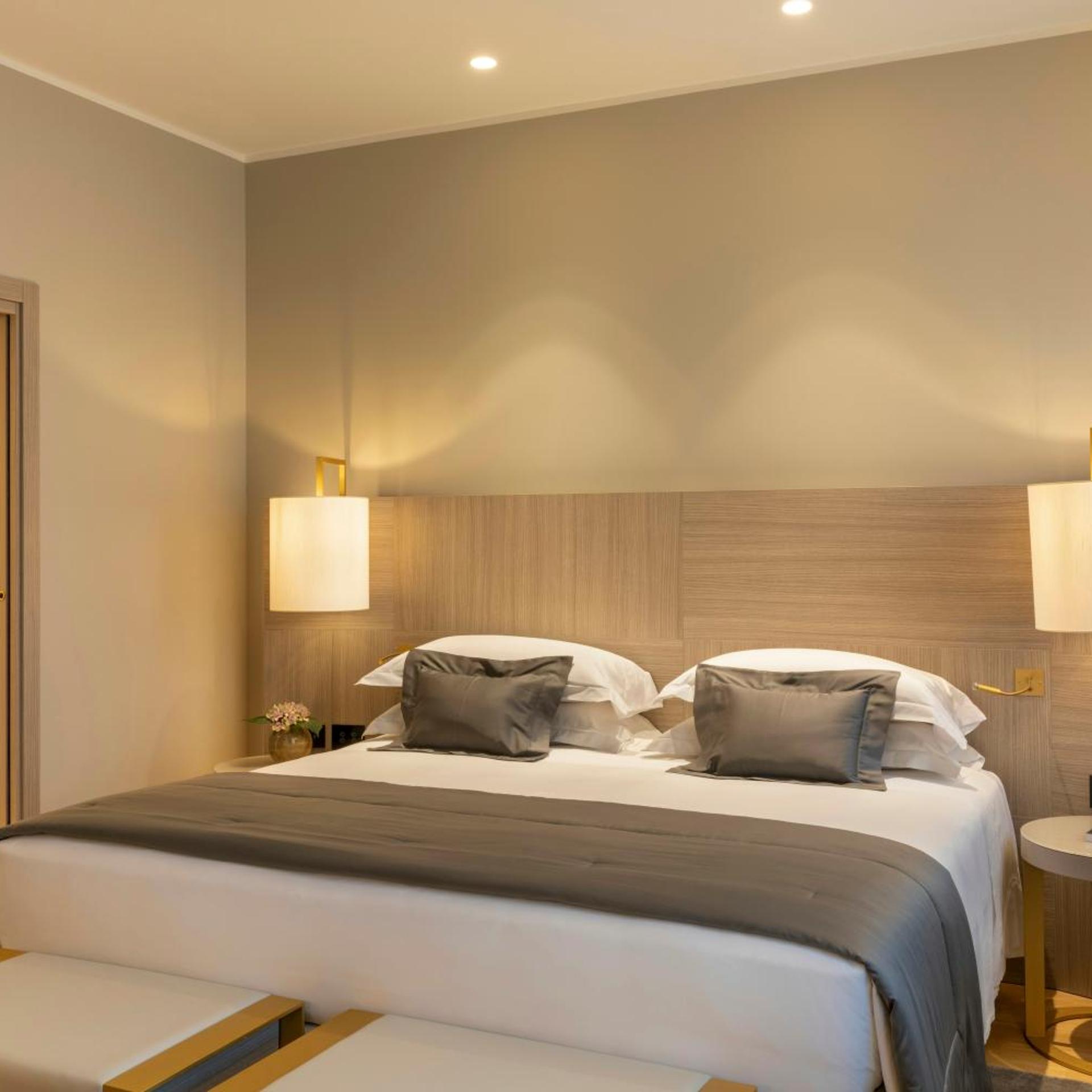 2 Bedrooms, Grand, Apartment, King Bed, Duomo View