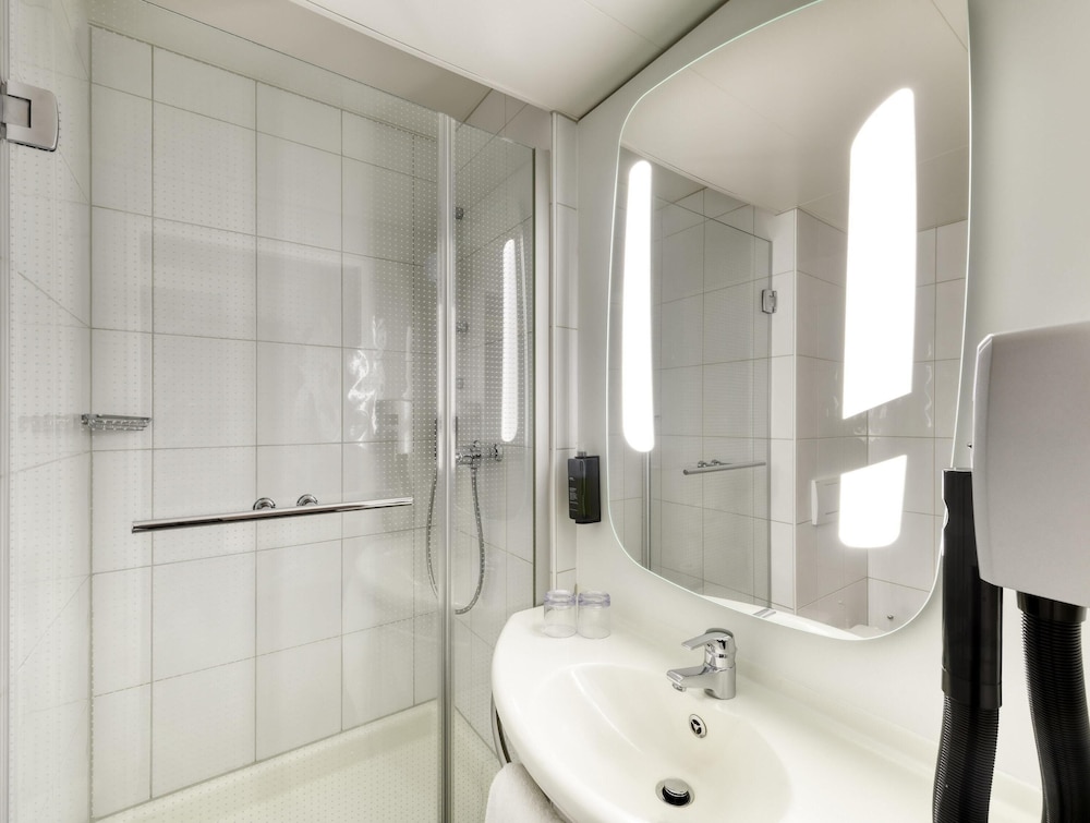 Ibis Lausanne Crissier 47/49