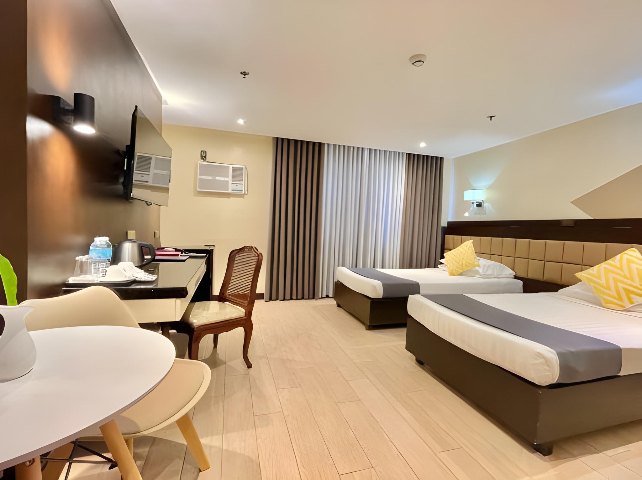 Vip, 2 Queen and Twin Beds