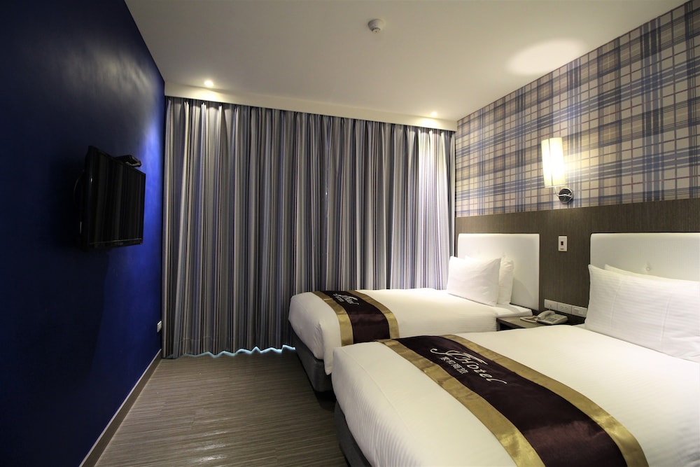 J Hotel 32/60