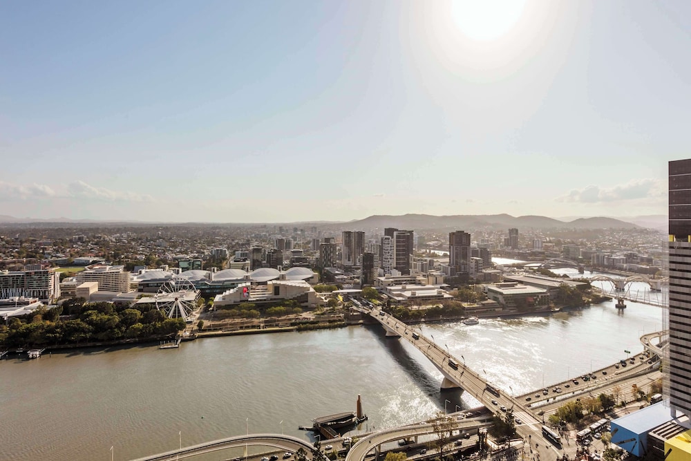 Oaks Brisbane Casino Tower Suites 47/50