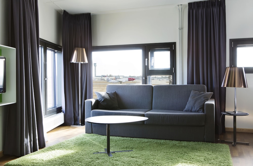 Comfort Hotel Runway 27/40