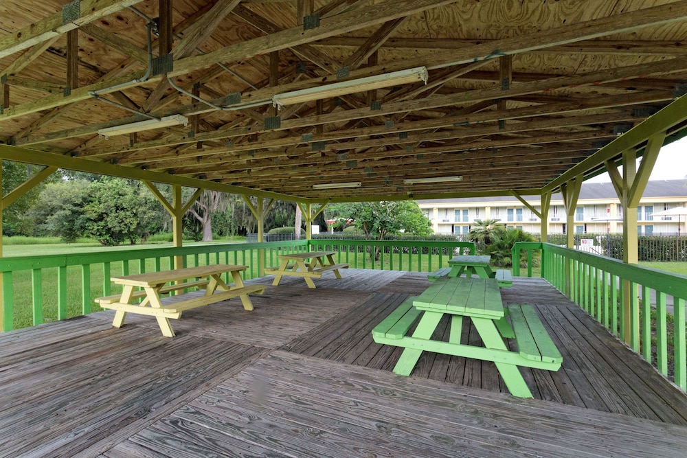 Days Inn by Wyndham Crystal River 17/28