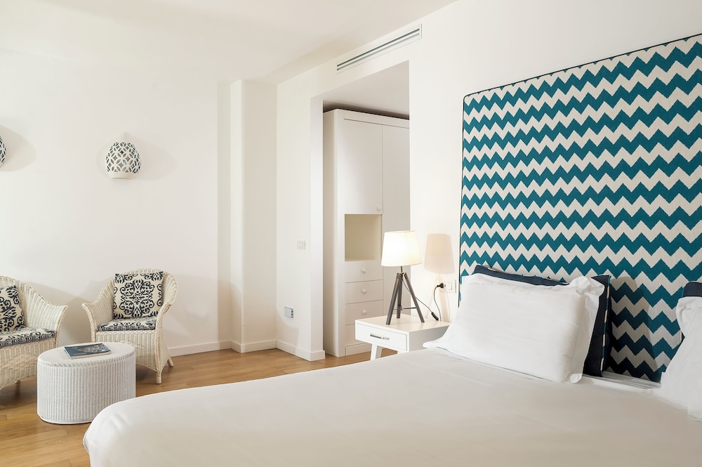 DELUXE, DOUBLE BED, SEA VIEW