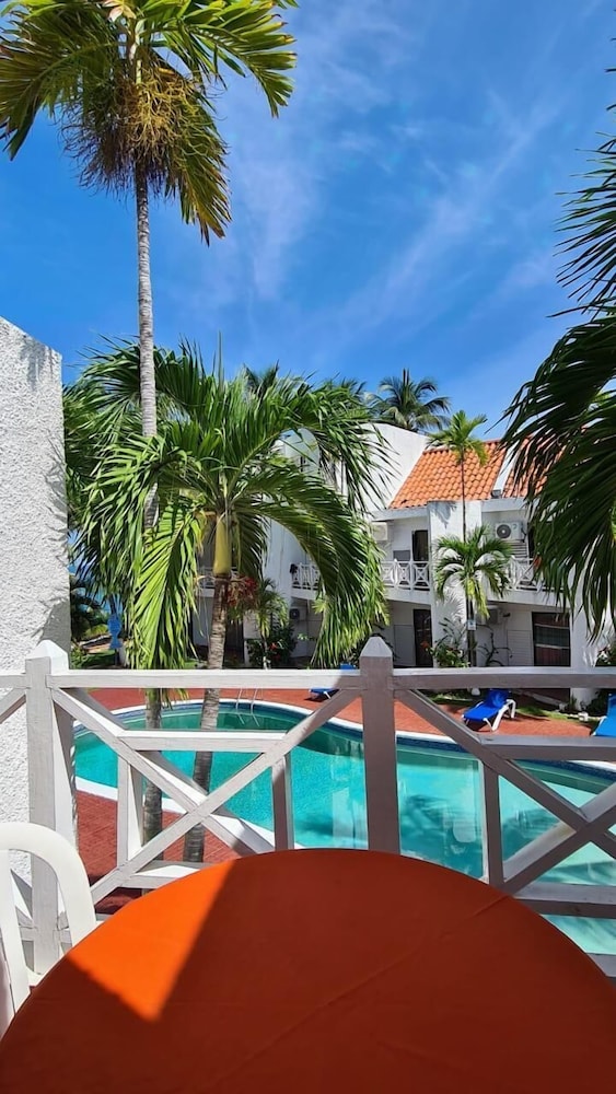 Tropical Beach Suite 17/18