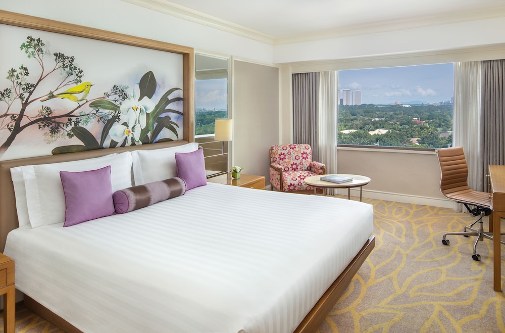 Dusit Thani Manila 13/72