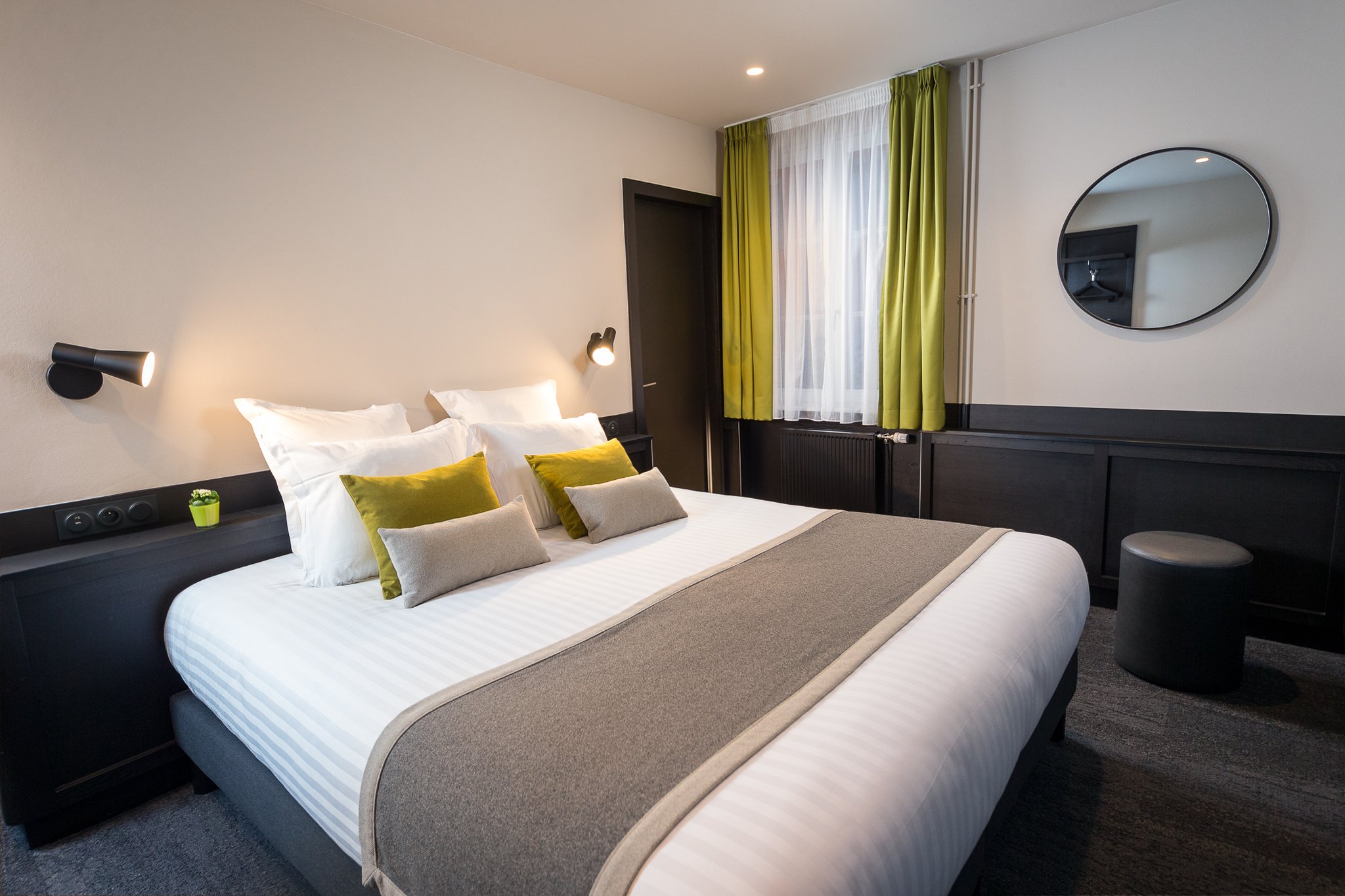 Hotel Du Dragon 12/36