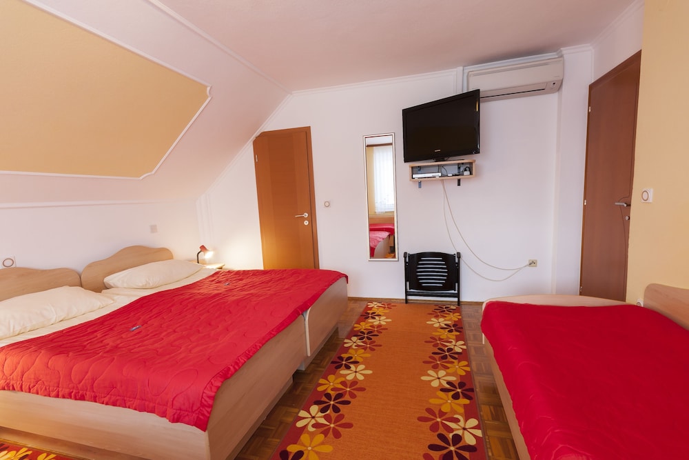 Rooms and Apartments Jana 16/76