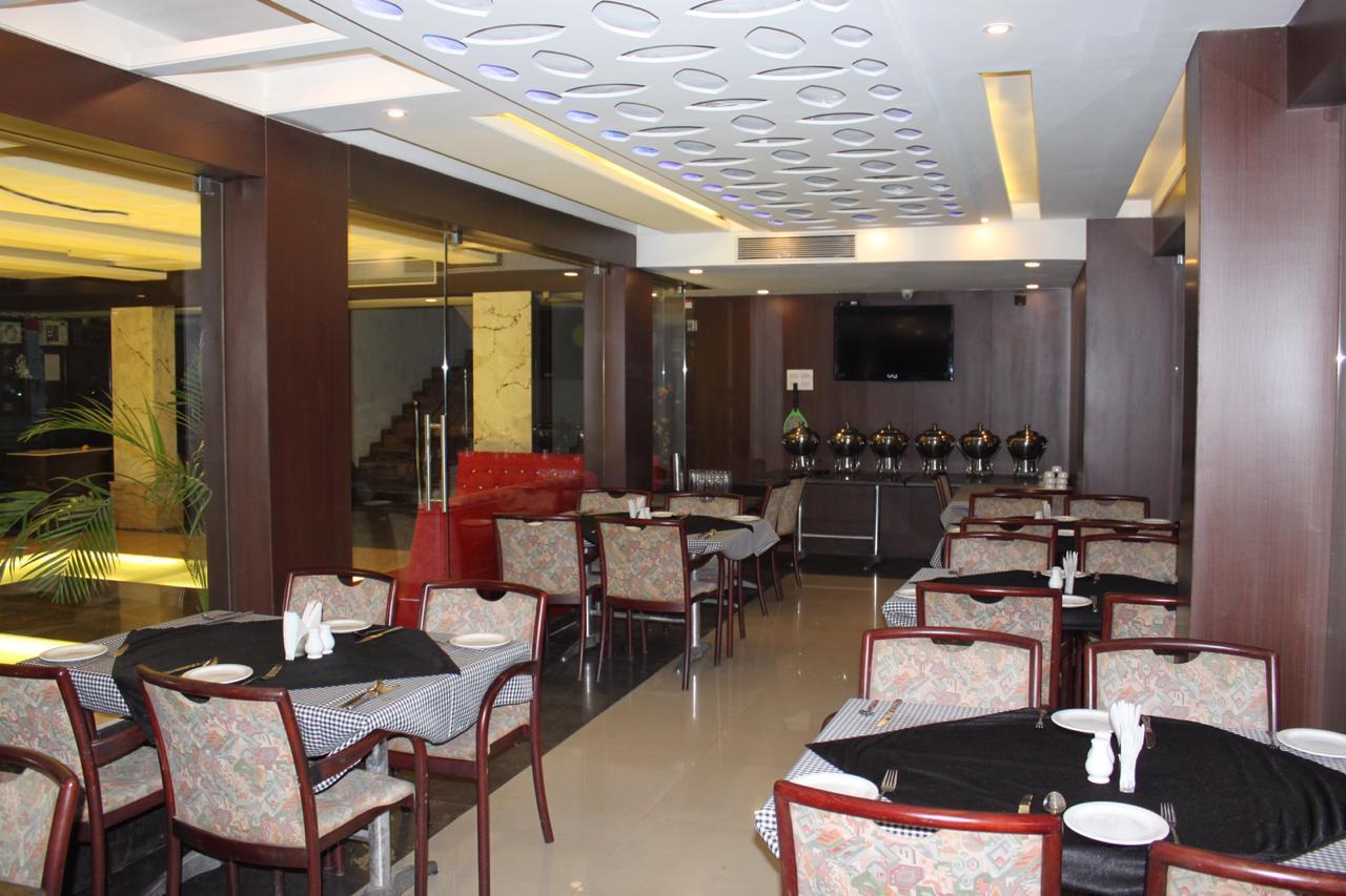 Oyo 5408 Loharkar's Family Hotel 29/34