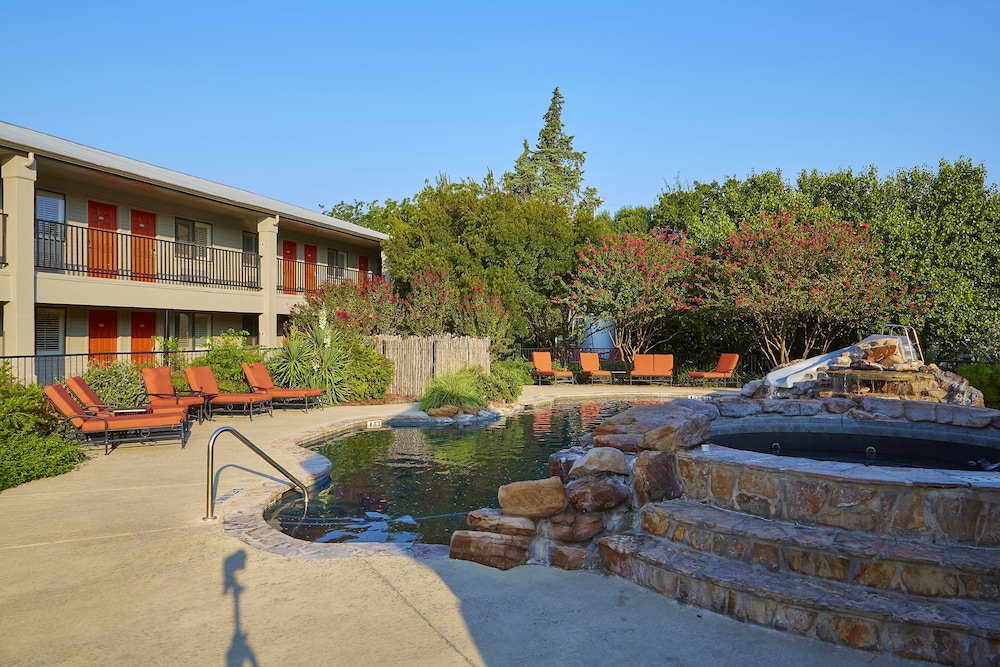 Fredericksburg Inn And Suites 48/53