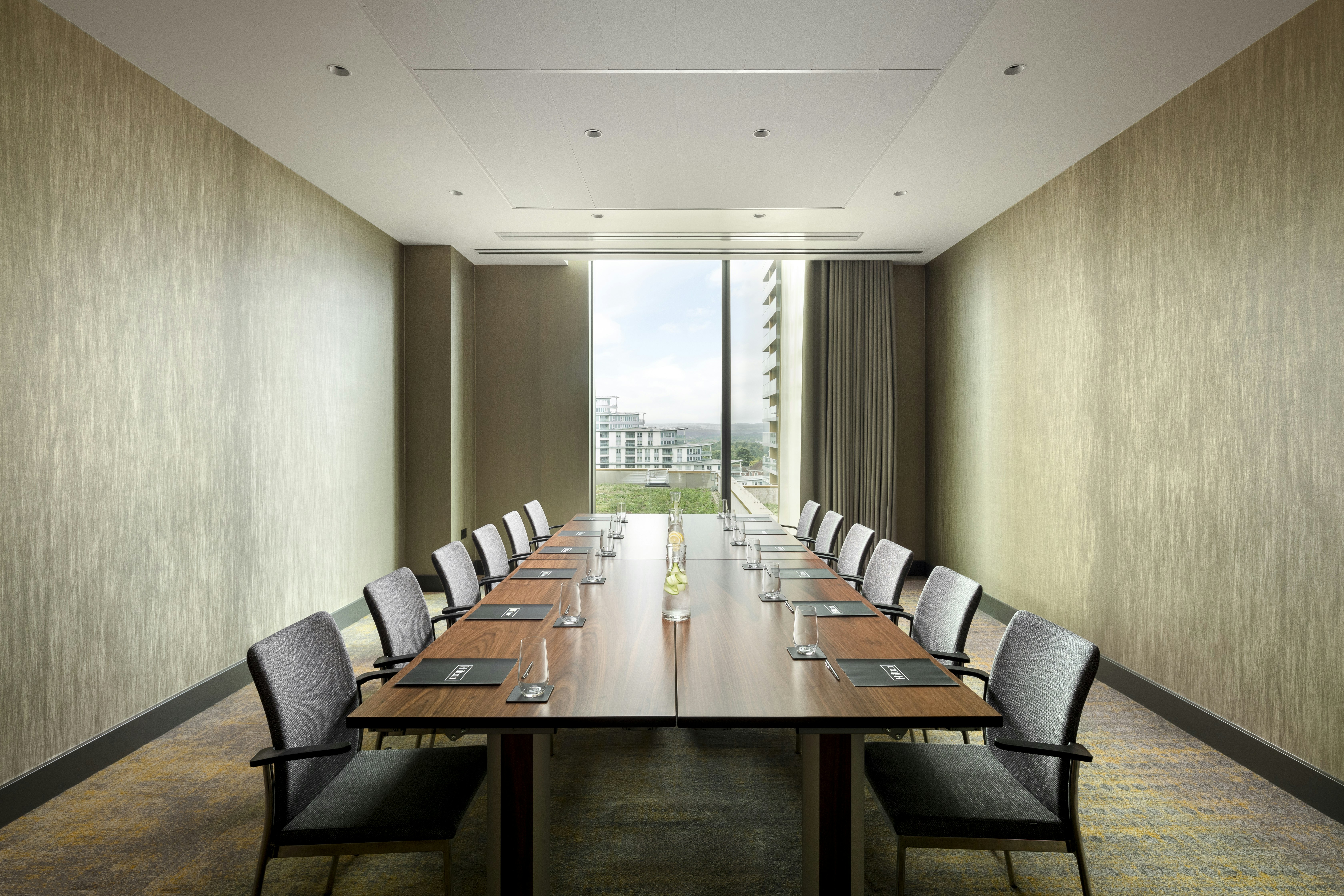 Hilton Woking 40/48