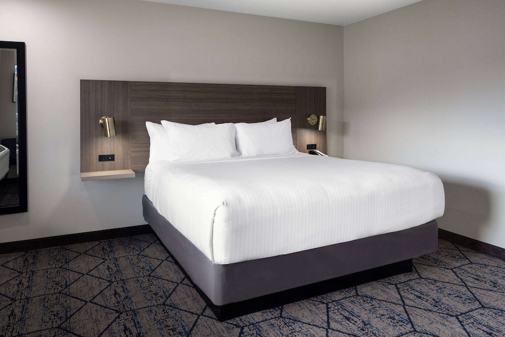 Ramada by Wyndham Modesto Yosemite Area 8/43