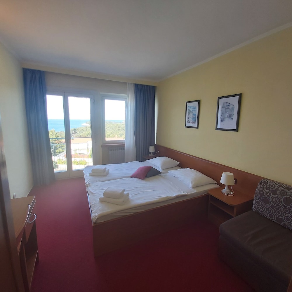 Pula Hotel 6/37