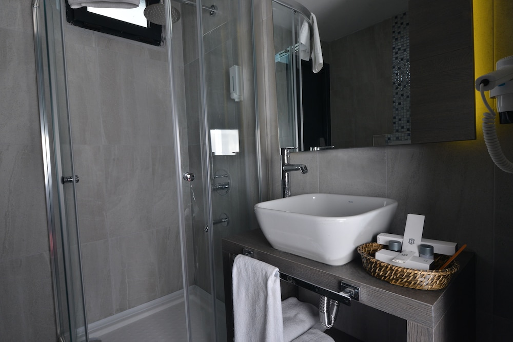A11 Hotel 15/48