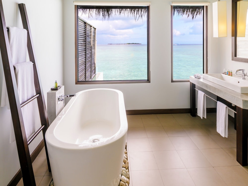 Niva Velassaru Maldives 52/53