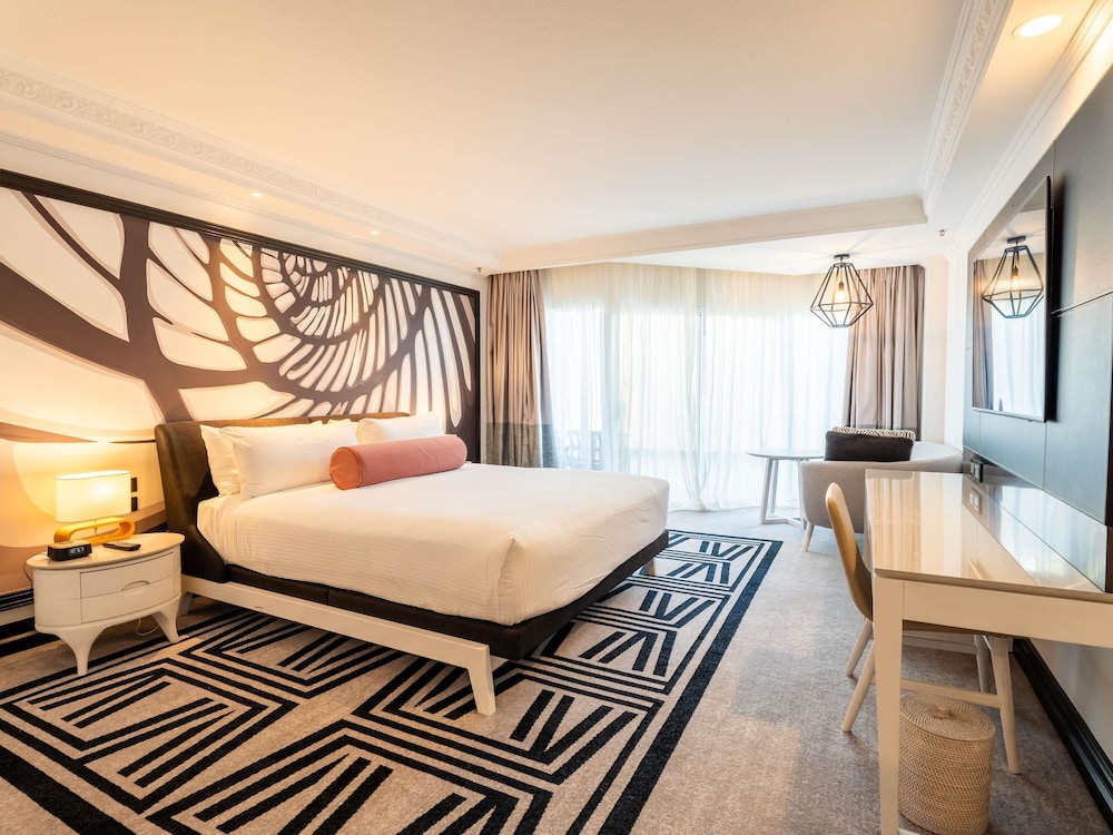 SUPERIOR, KING BED, ACCESSIBLE