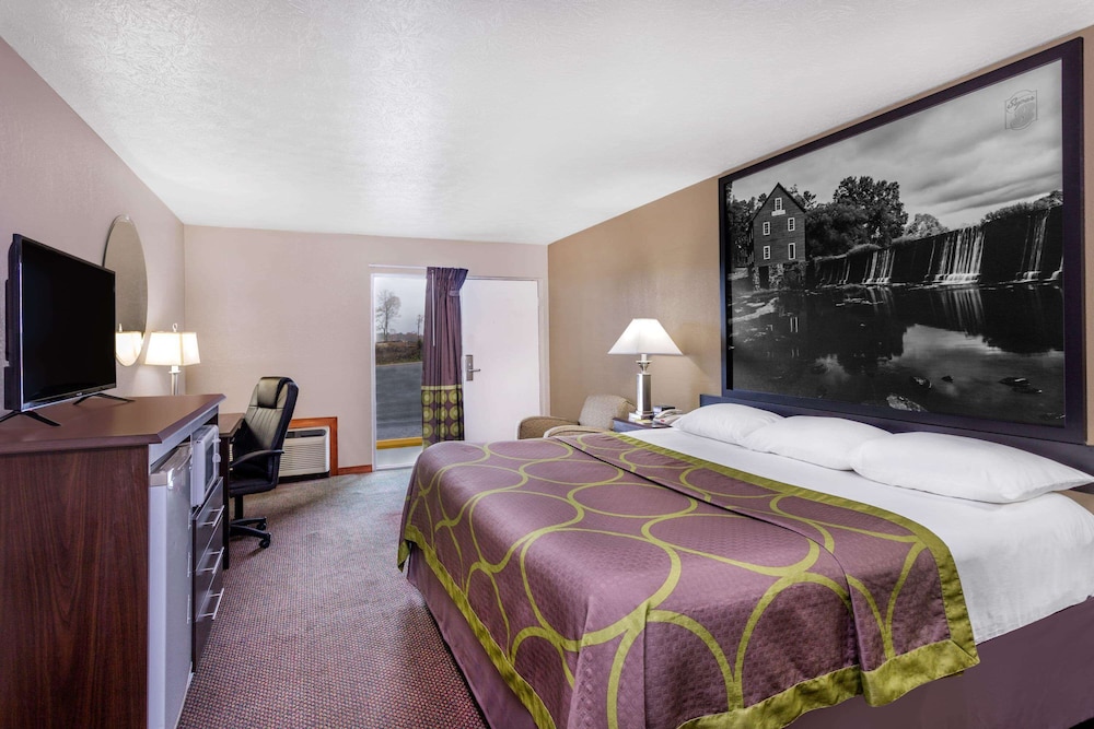 Super 8 By Wyndham Locust Grove 18/30