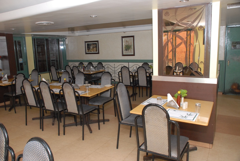 Cama Hotel 34/50