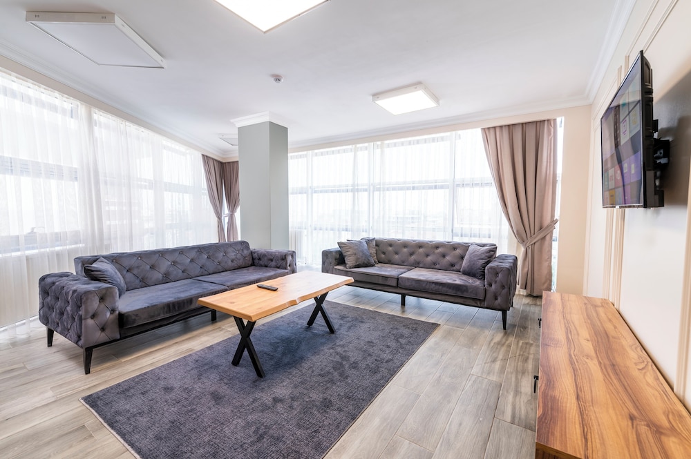 Royal Luxury Hotels & Suites 21/44