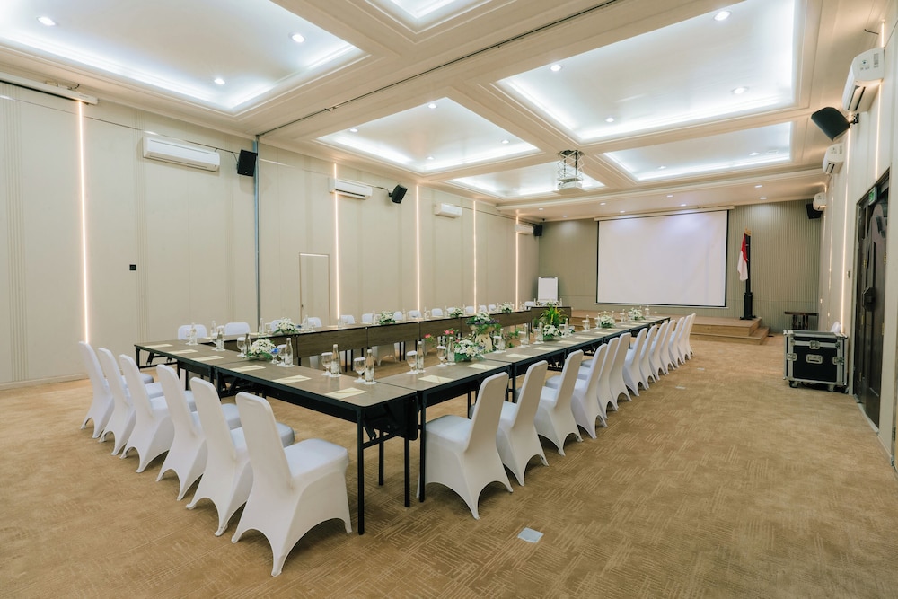 Grand Istana Rama Hotel 66/76