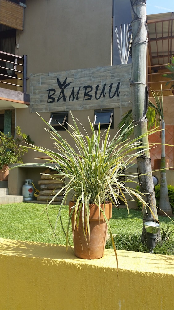 Bambuu Lakeside Lodge 3/50
