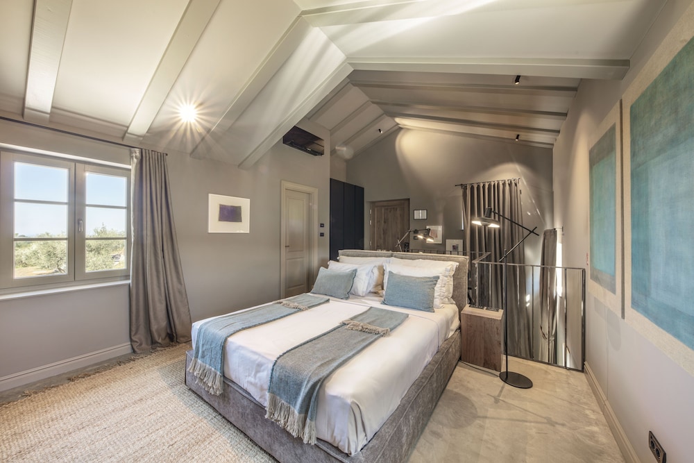 DESIGN, VILLA, KING BED, GARDEN VIEW