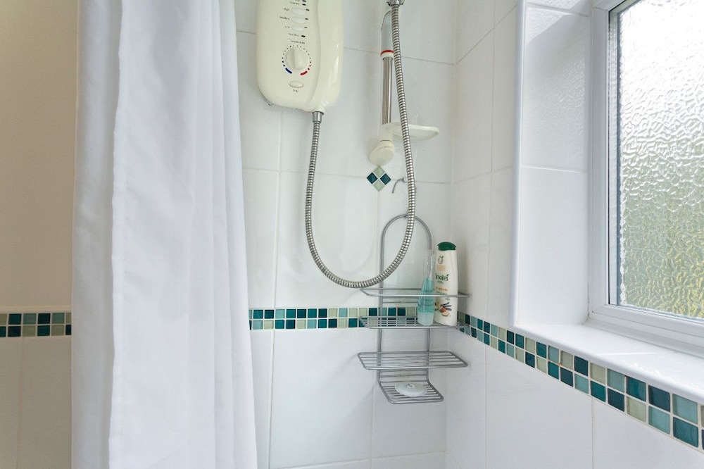 Poplar House Serviced Apartments 25/27