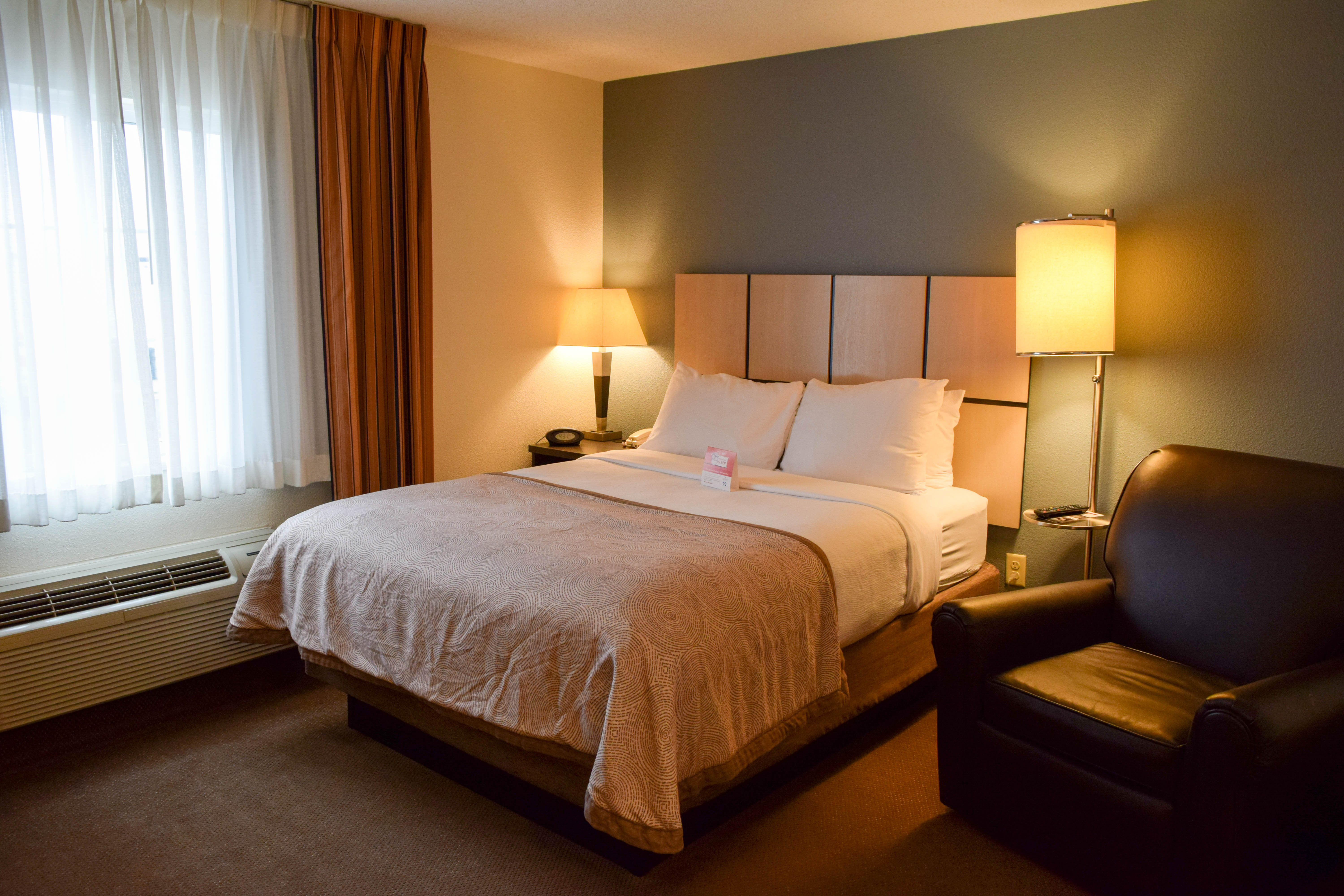 Sonesta Simply Suites Wichita Airport 24/69