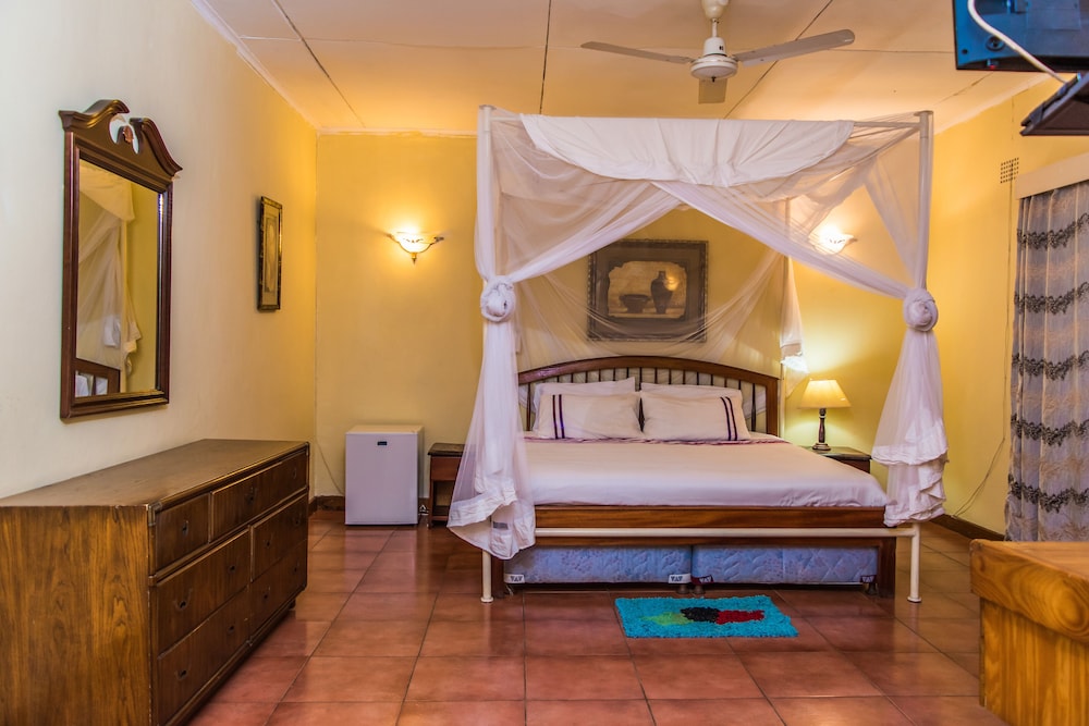 Annies Lodge Lilongwe Area 10 6/26