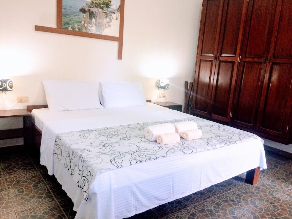 SIGNATURE, CABIN, QUEEN BED, GARDEN VIEW, KITCHENETTE