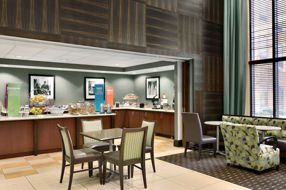 Hampton Inn & Suites Mahwah 41/60