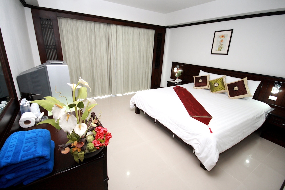 First Residence Hotel 31/48