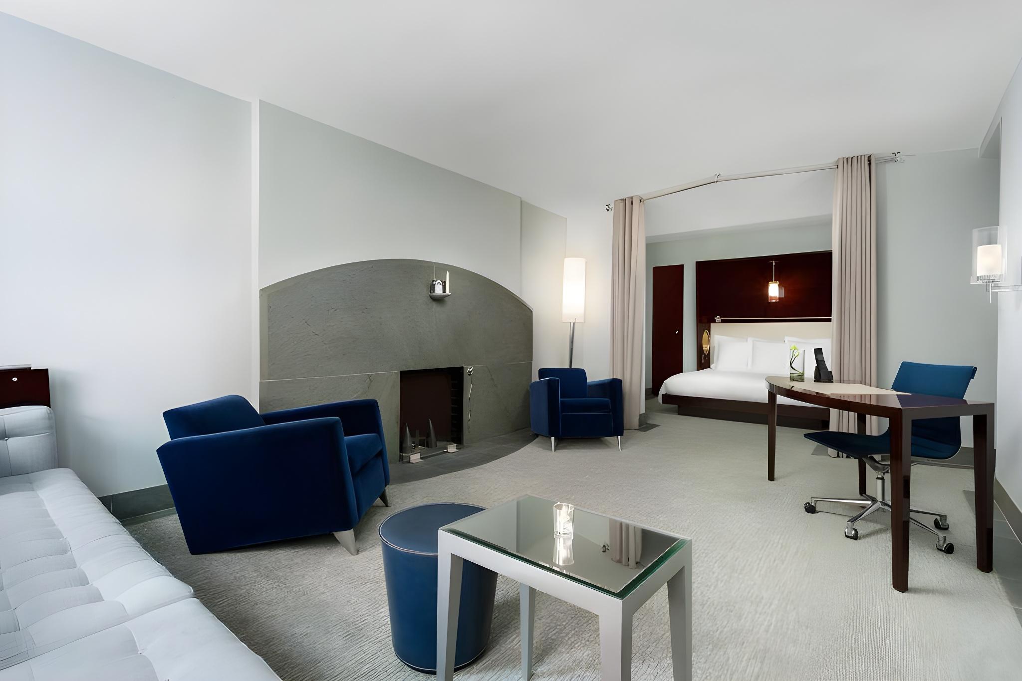 Suite, King Bed, City view