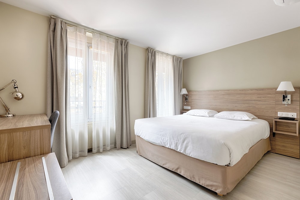 ROOM, DOUBLE BED