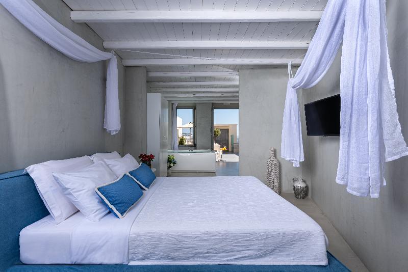 SENIOR, SUITE, PLUNGE POOL