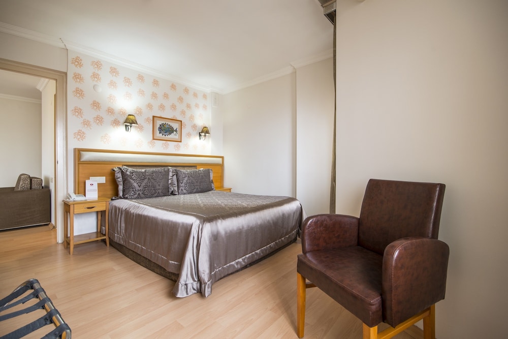 Canak Hotel 13/61