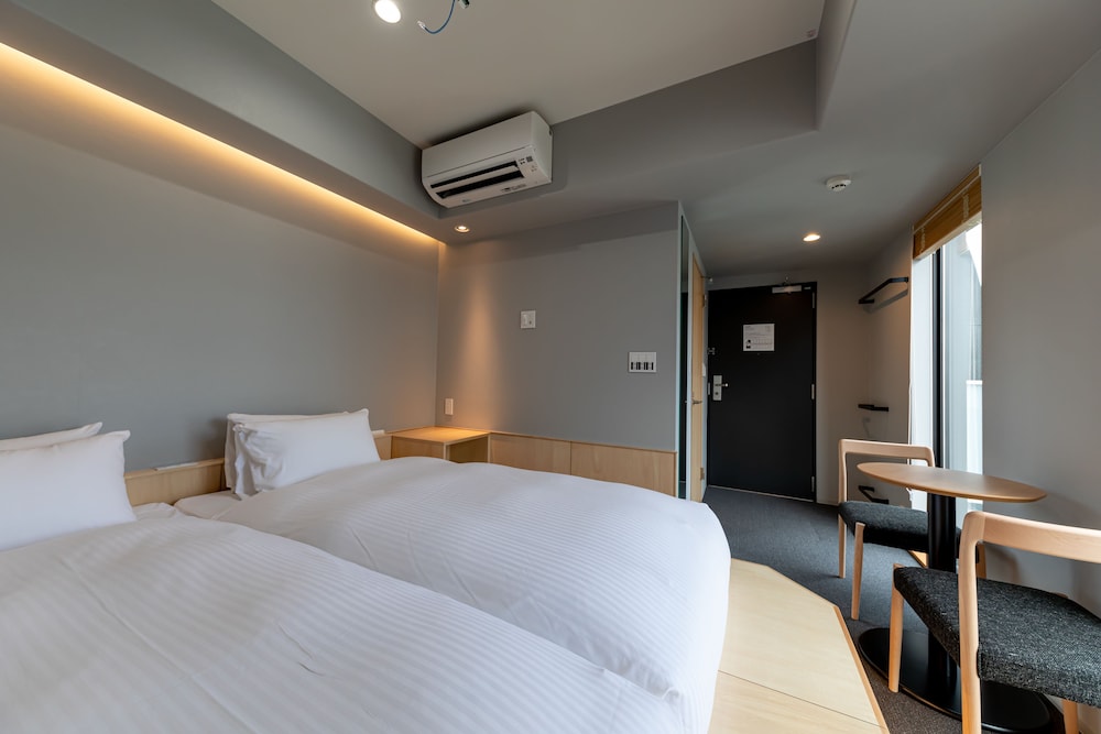 MODERATE, TWIN BEDS