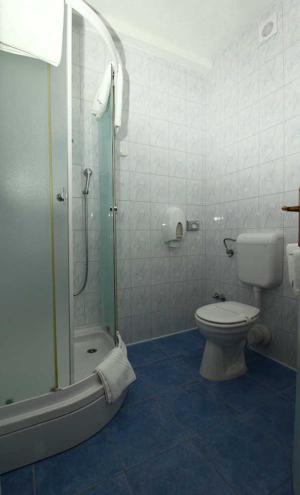 Bacan Serviced Apartments 21/64
