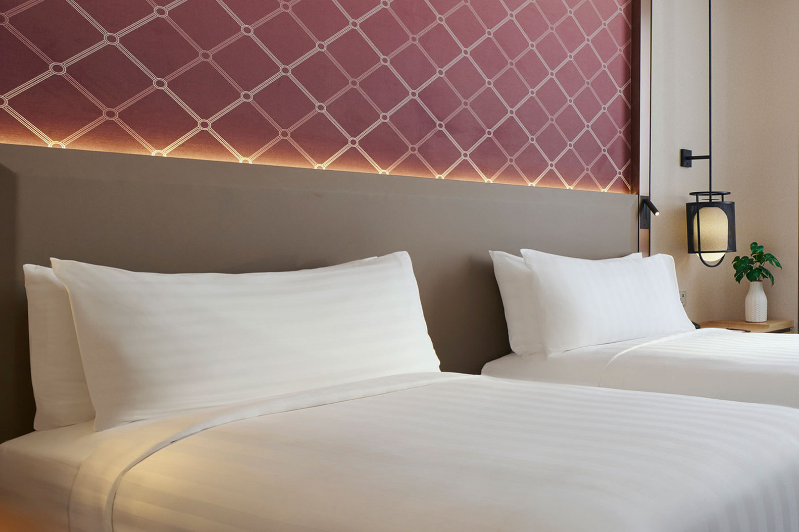 Hollywood, Premier, Twin Beds