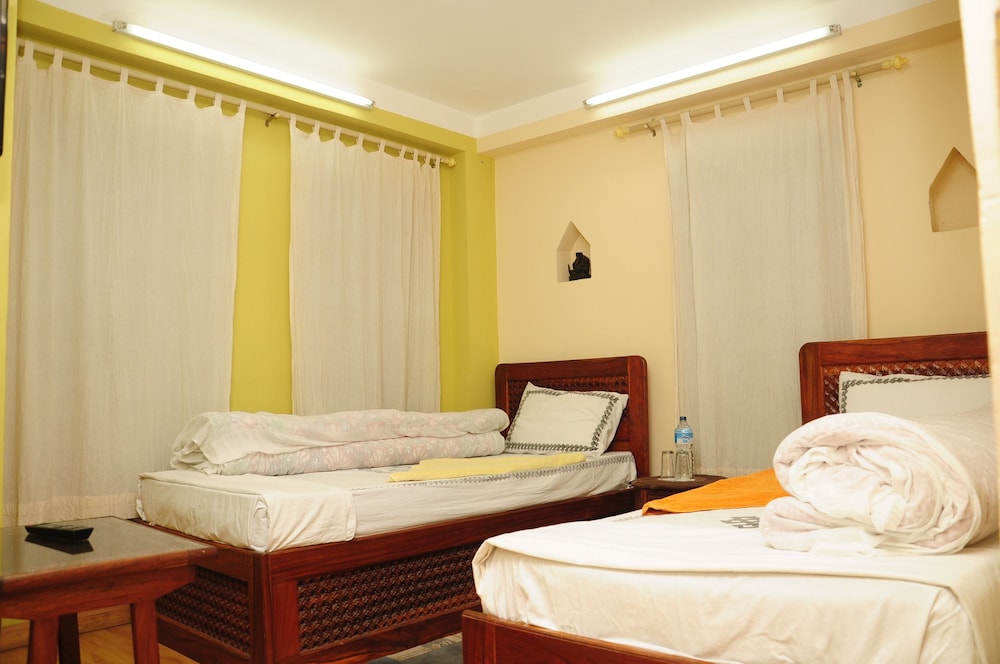 Sunny Guest House And Cafe 8/28