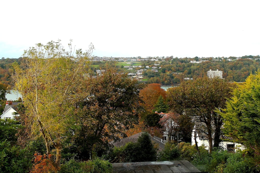 The Menai Hotel 38/46