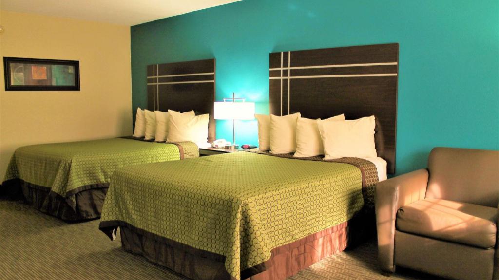 Room, 2 Queen Beds, Bathtub, Accessible