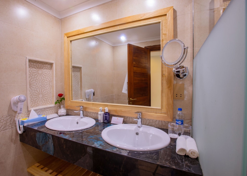 Dar es Salaam Serena Hotel 50/50