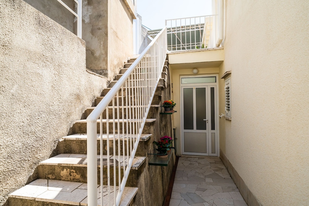GUESTHOUSE SLAVKA 17/26