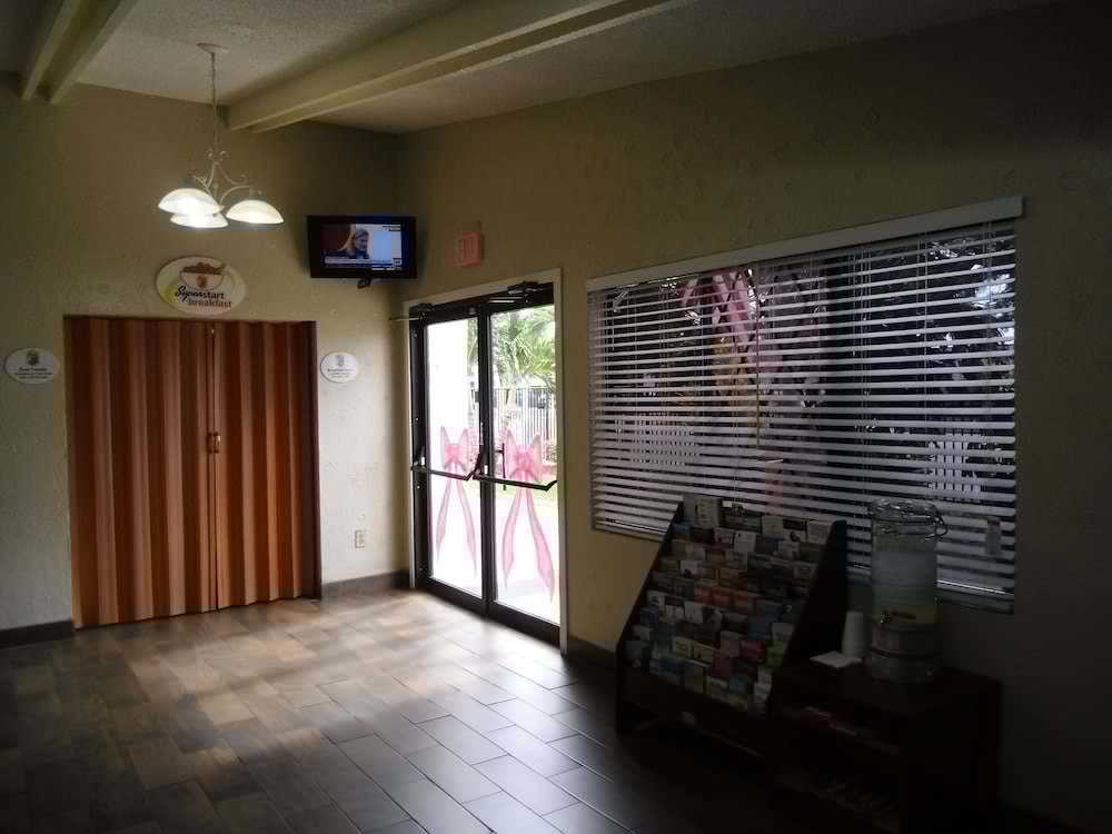 Super 8 By Wyndham Lantana West Palm Beach 12/34