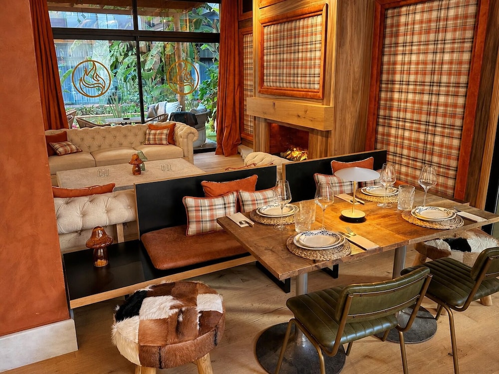 Saman Boutique Hotel 30/50