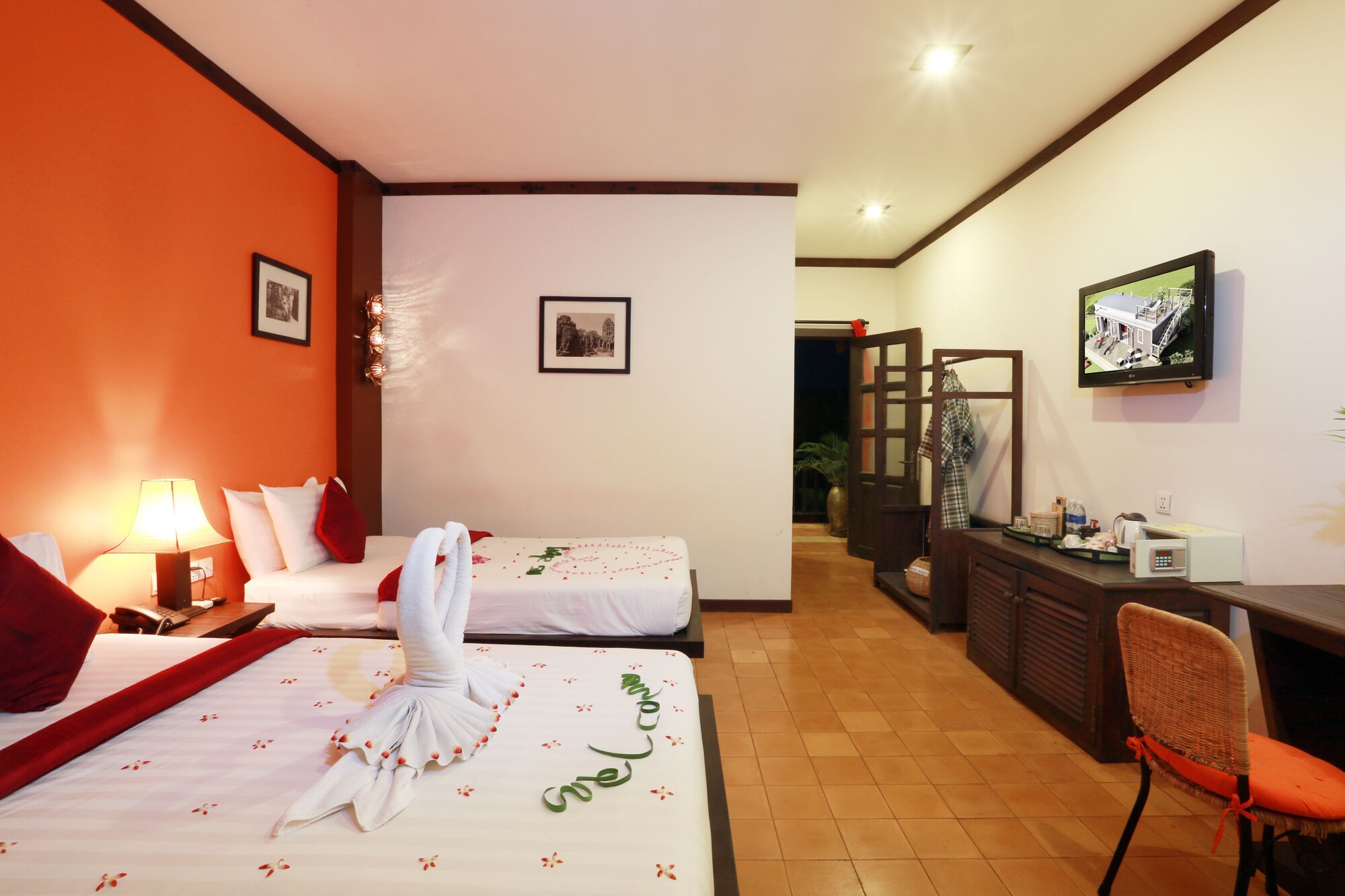 CABANA, TWIN BEDS, POOL VIEW, BALCONY