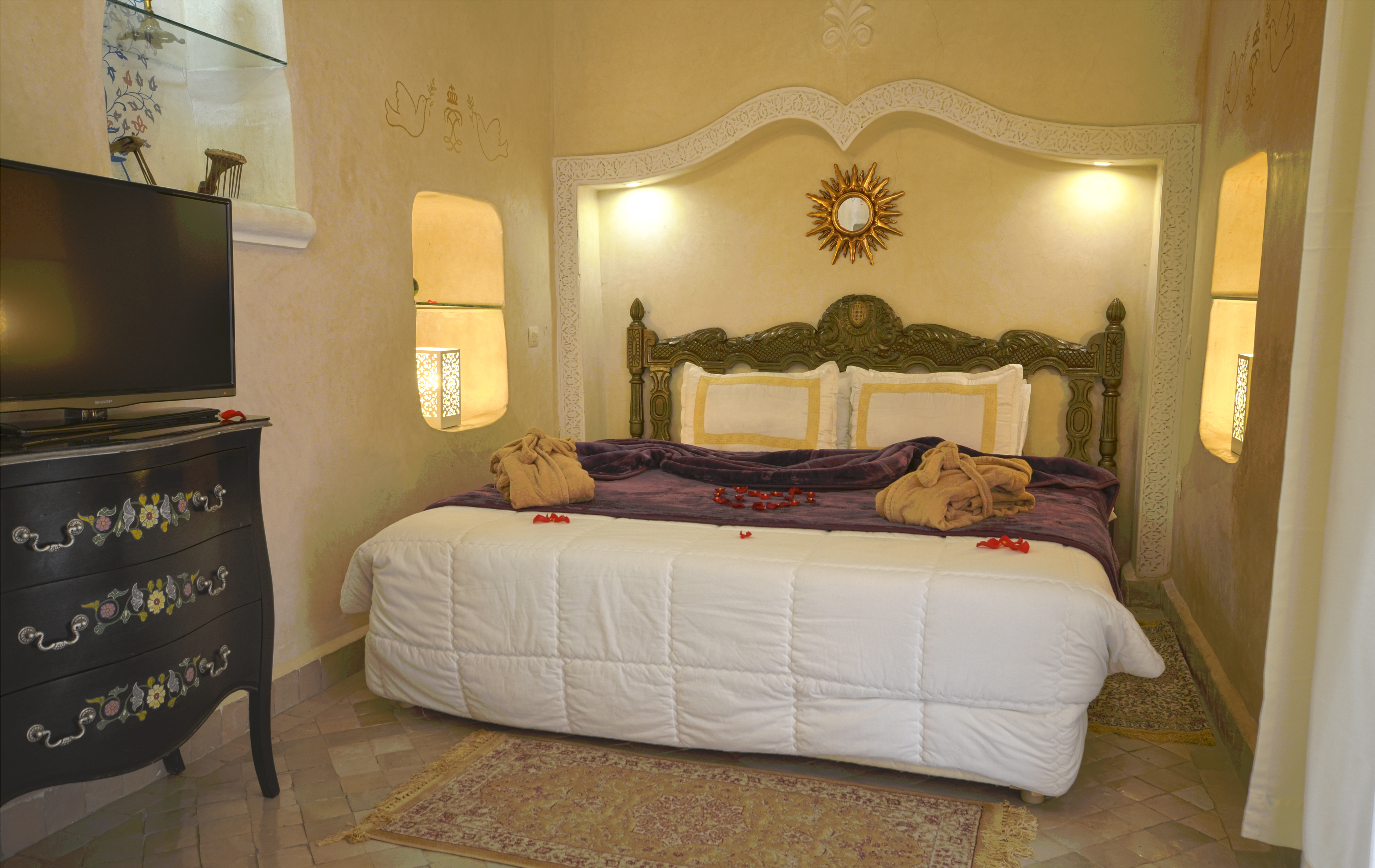DELUXE, DOUBLE BED